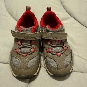 Merrell Kids Hiking Tennis Shoes with Velcro Straps - size 6